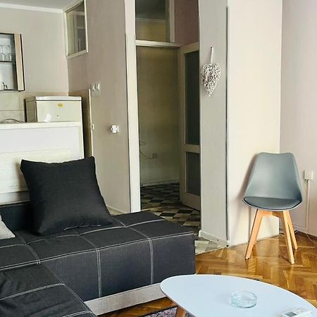 Majdini Clock Tower Apartman พอดโกริกา ภายนอก รูปภาพ