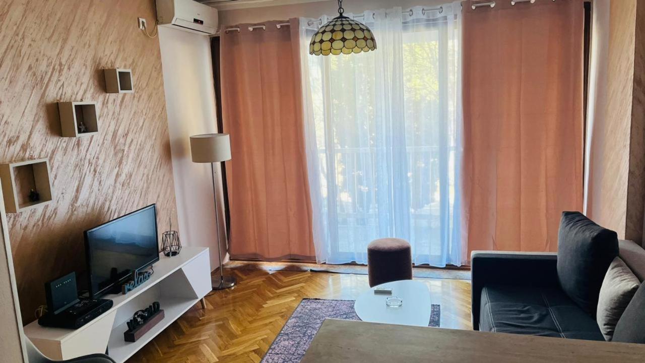 Majdini Clock Tower Apartman พอดโกริกา ภายนอก รูปภาพ