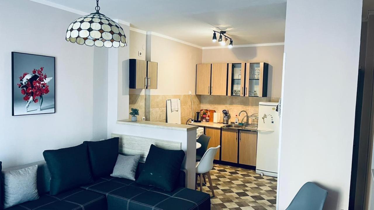 Majdini Clock Tower Apartman พอดโกริกา ภายนอก รูปภาพ