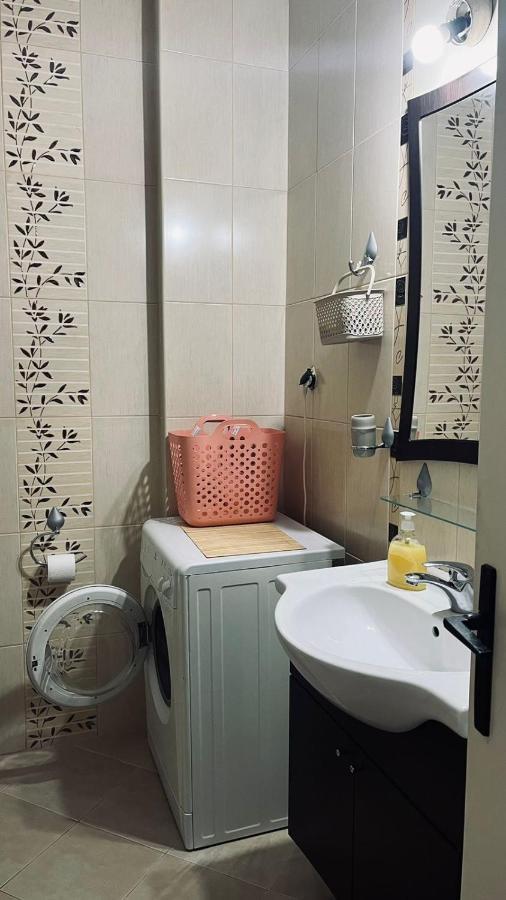 Majdini Clock Tower Apartman พอดโกริกา ภายนอก รูปภาพ