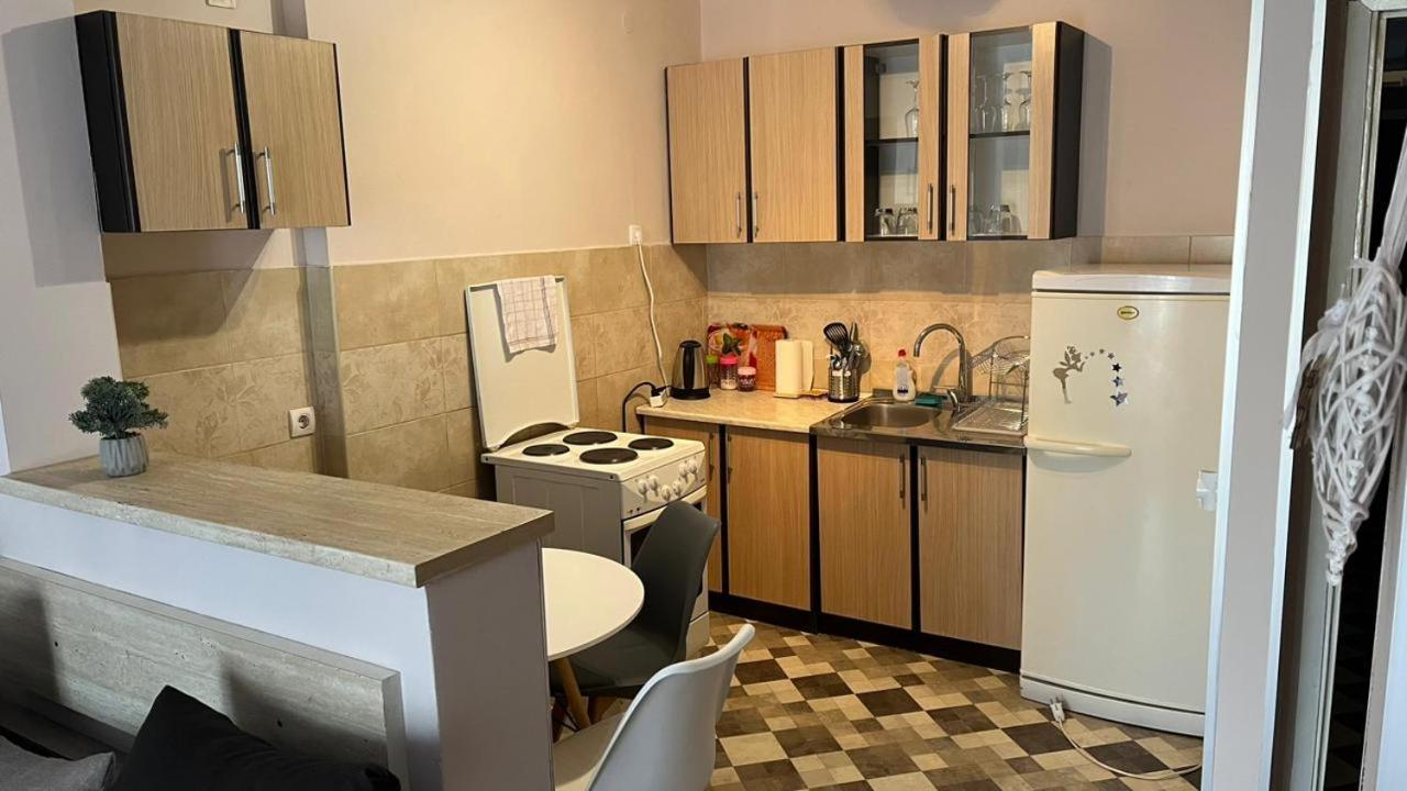 Majdini Clock Tower Apartman พอดโกริกา ภายนอก รูปภาพ